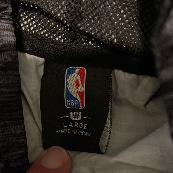 Milwaukee Bucks Windbreaker - Picture 3 of 4